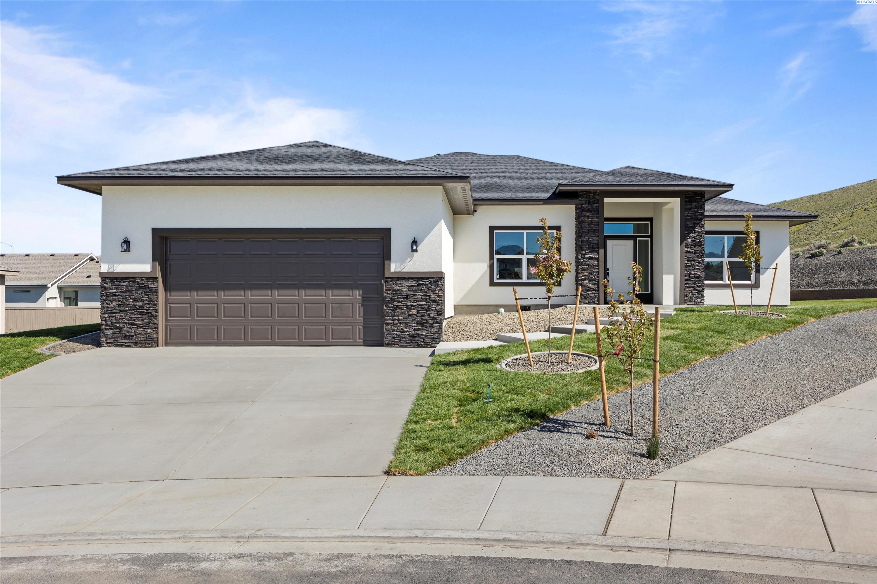 1056 Makah Ct, Richland, WA 99352