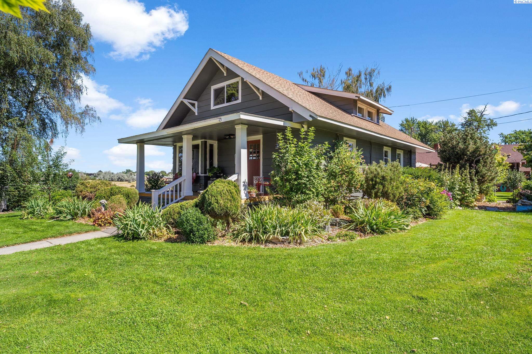 106 7th St, Prosser, WA 99350