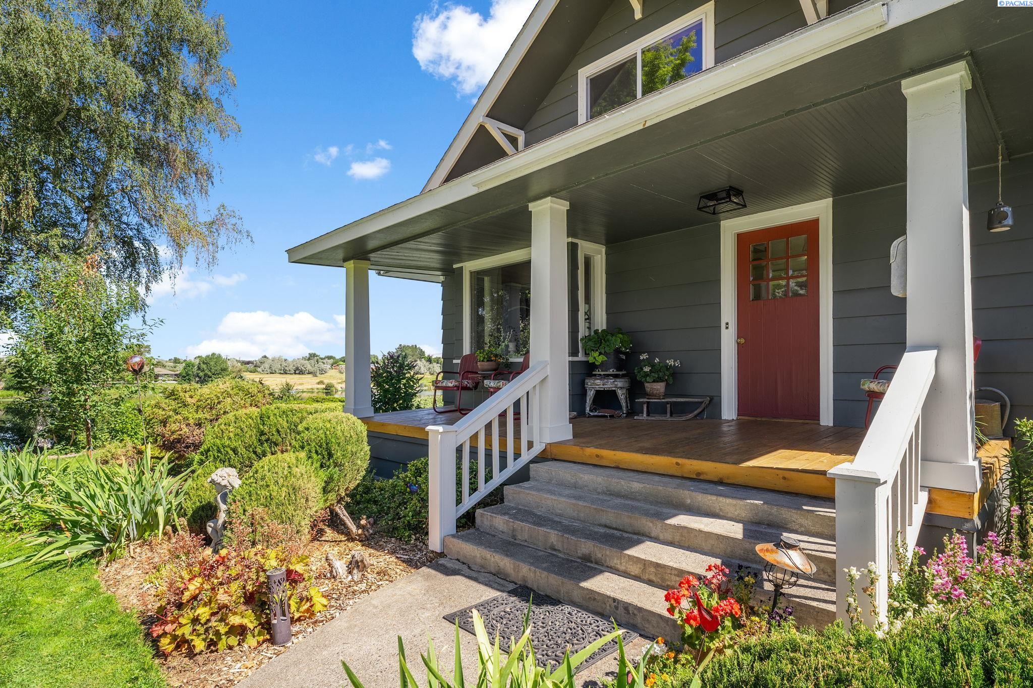 106 7th St, Prosser, WA 99350