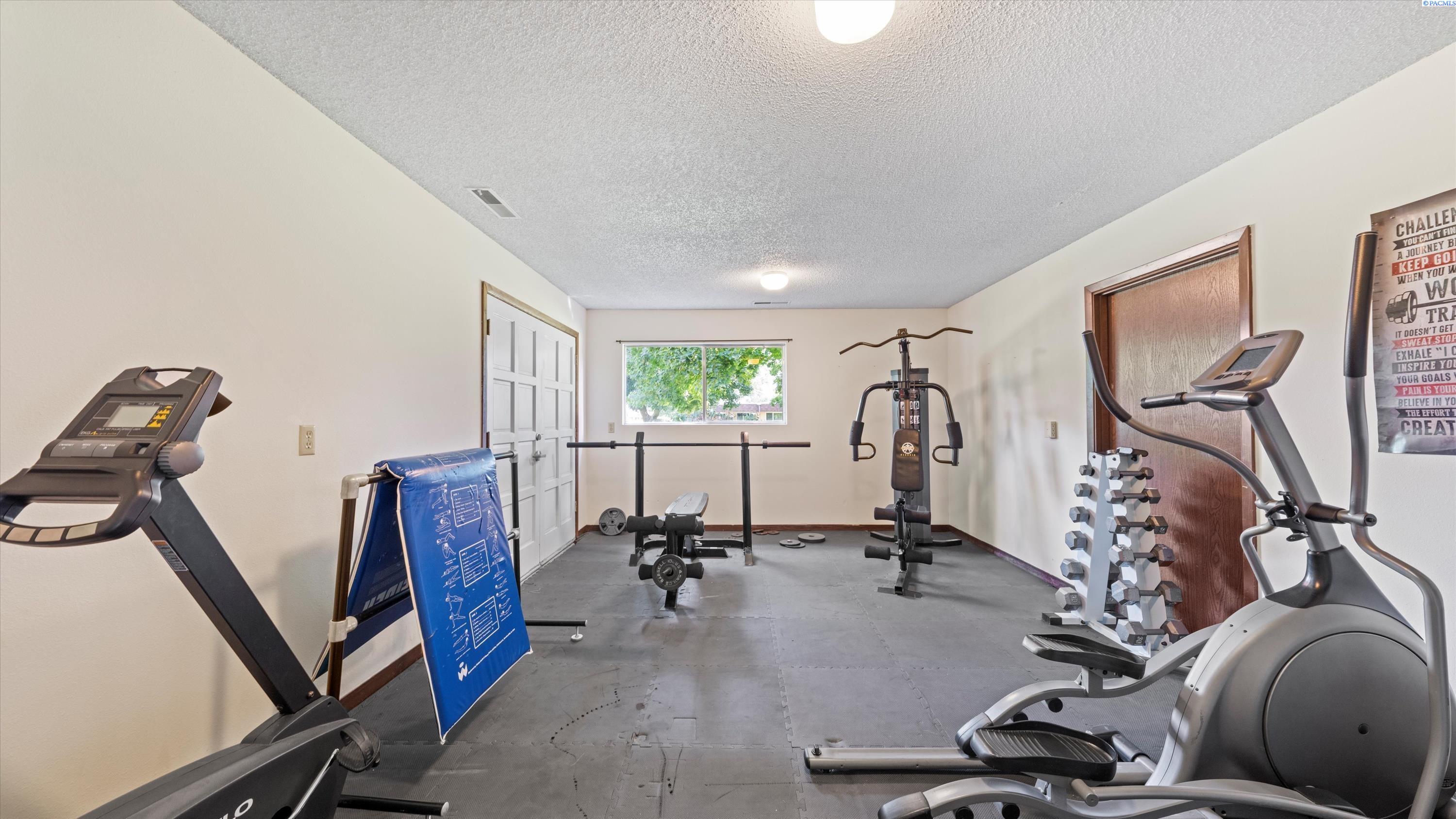 Homes for sale in Kennewick, WA | 629 N Fisher St, Kennewick, WA 99336 | Houzeo