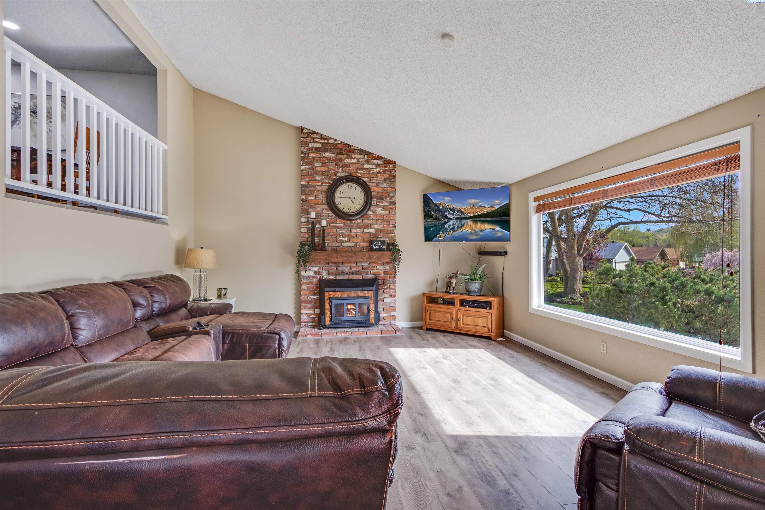 5424 Fern Loop, West Richland, WA 99353