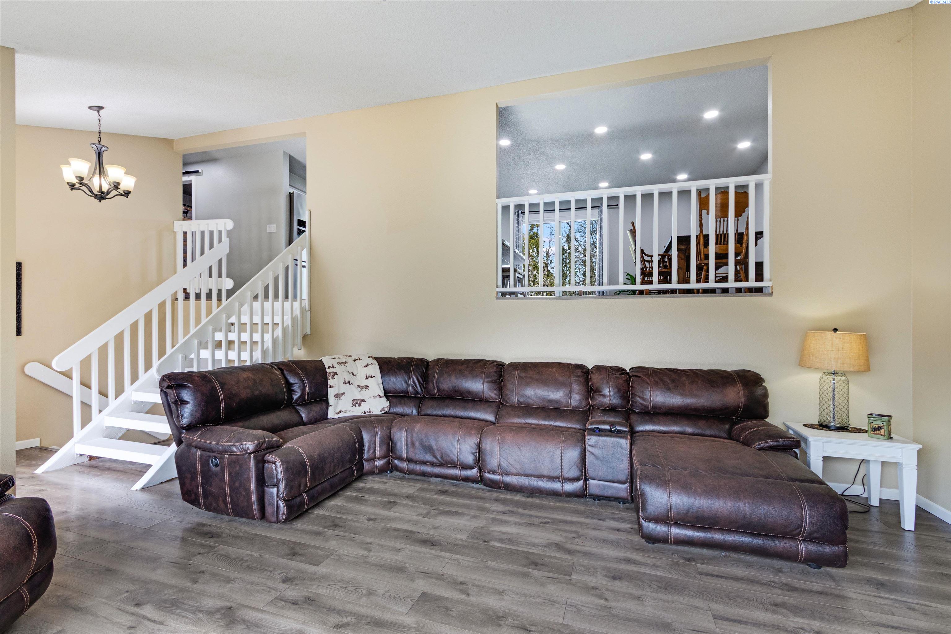 5424 Fern Loop, West Richland, WA 99353