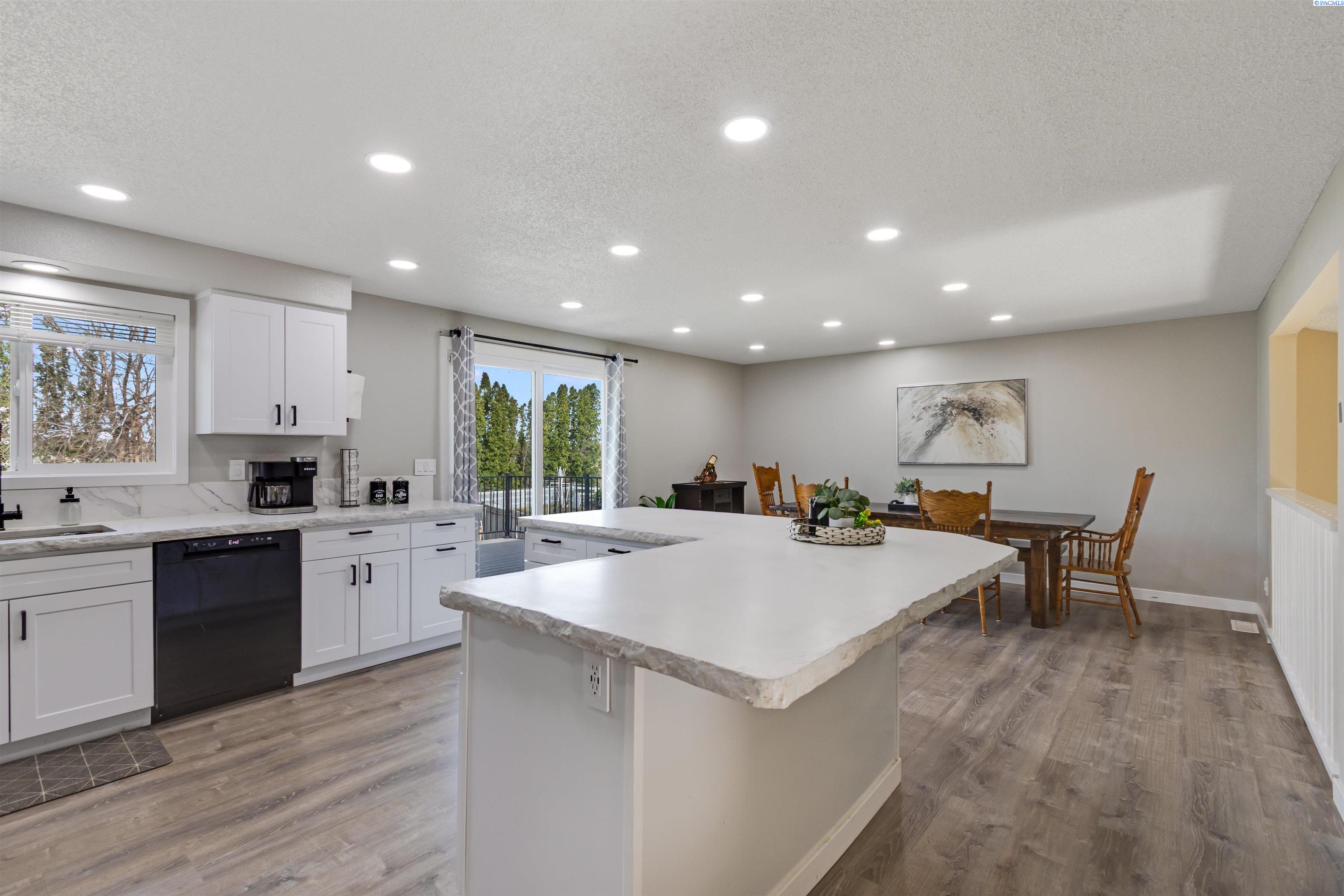 5424 Fern Loop, West Richland, WA 99353