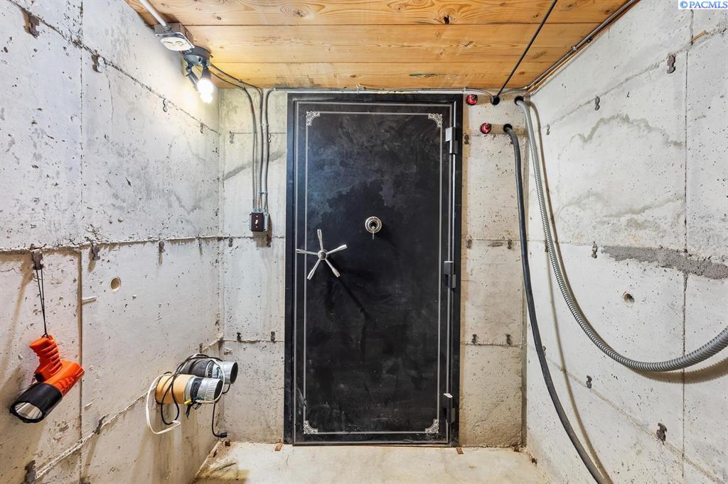 1202 Karen Ave, Benton City, WA 99320