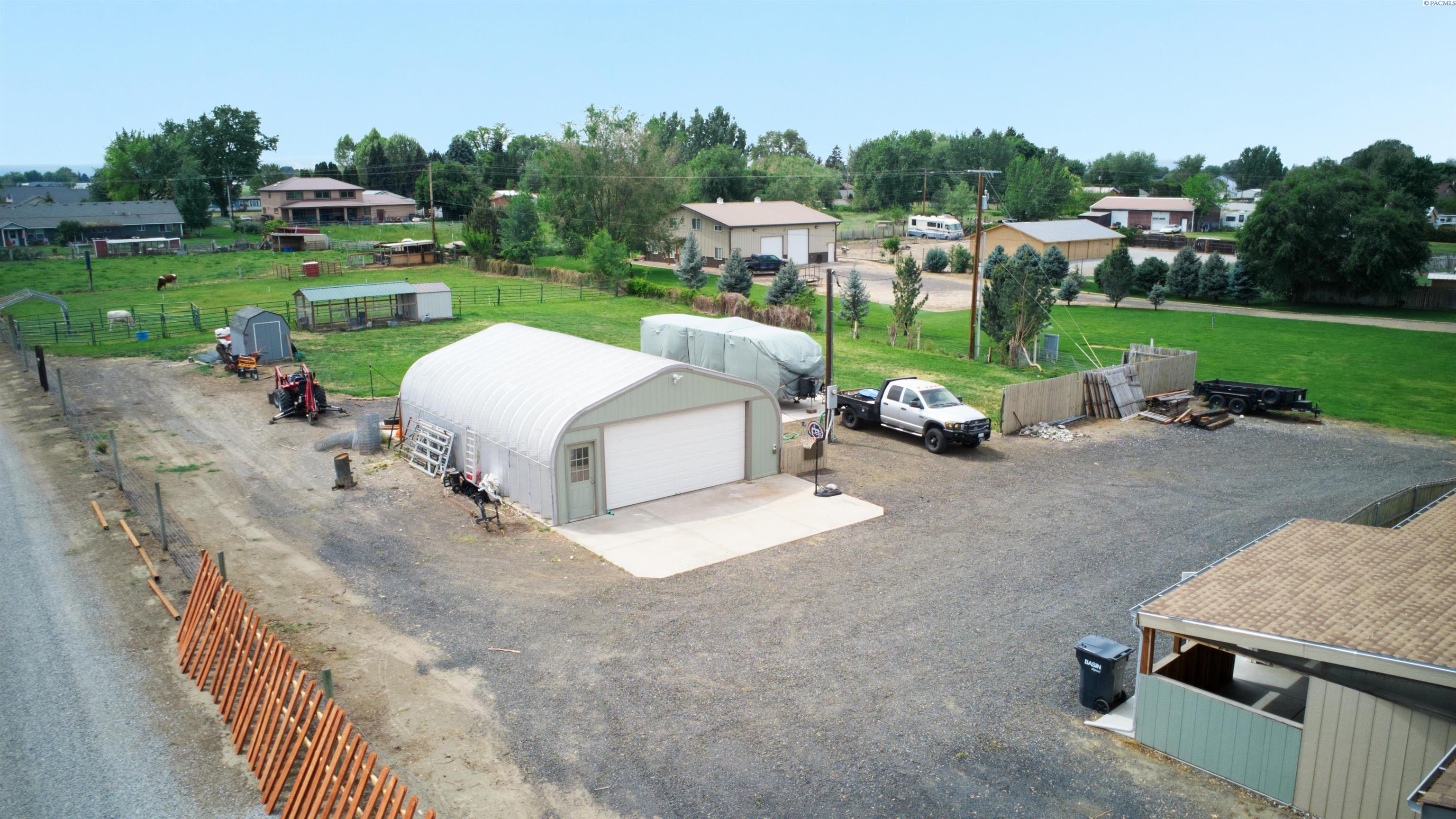 73 Sunset Dr, Burbank, WA 99323-9692