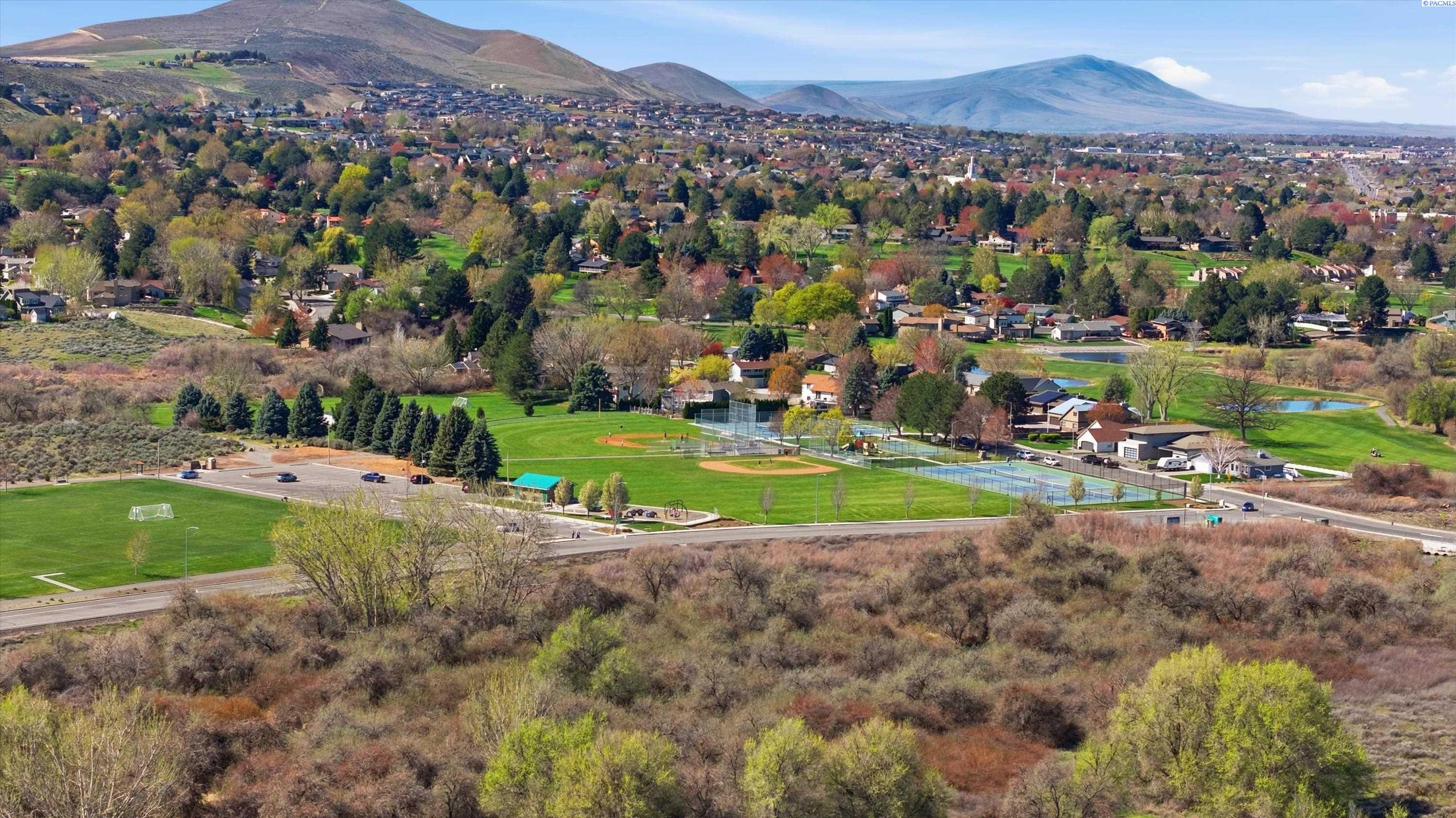 824 Meadows Dr S, Richland, WA 99352