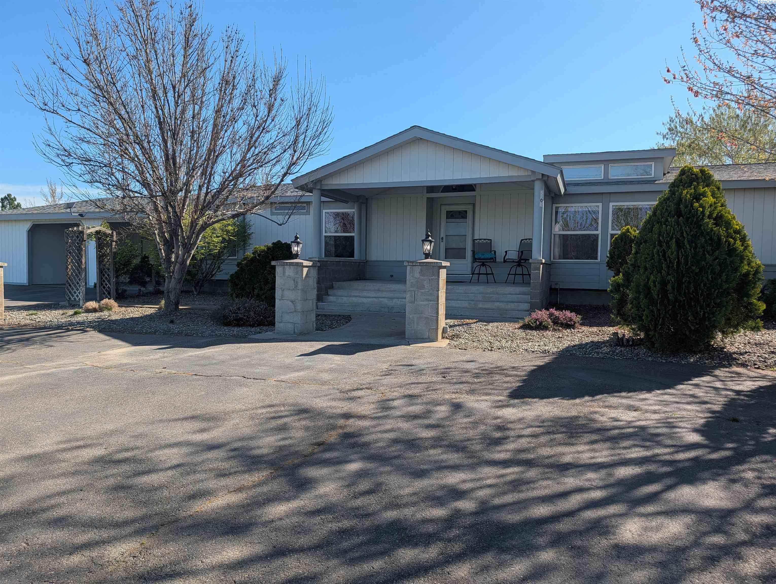 7405 Van Giesen, West Richland WA 99353