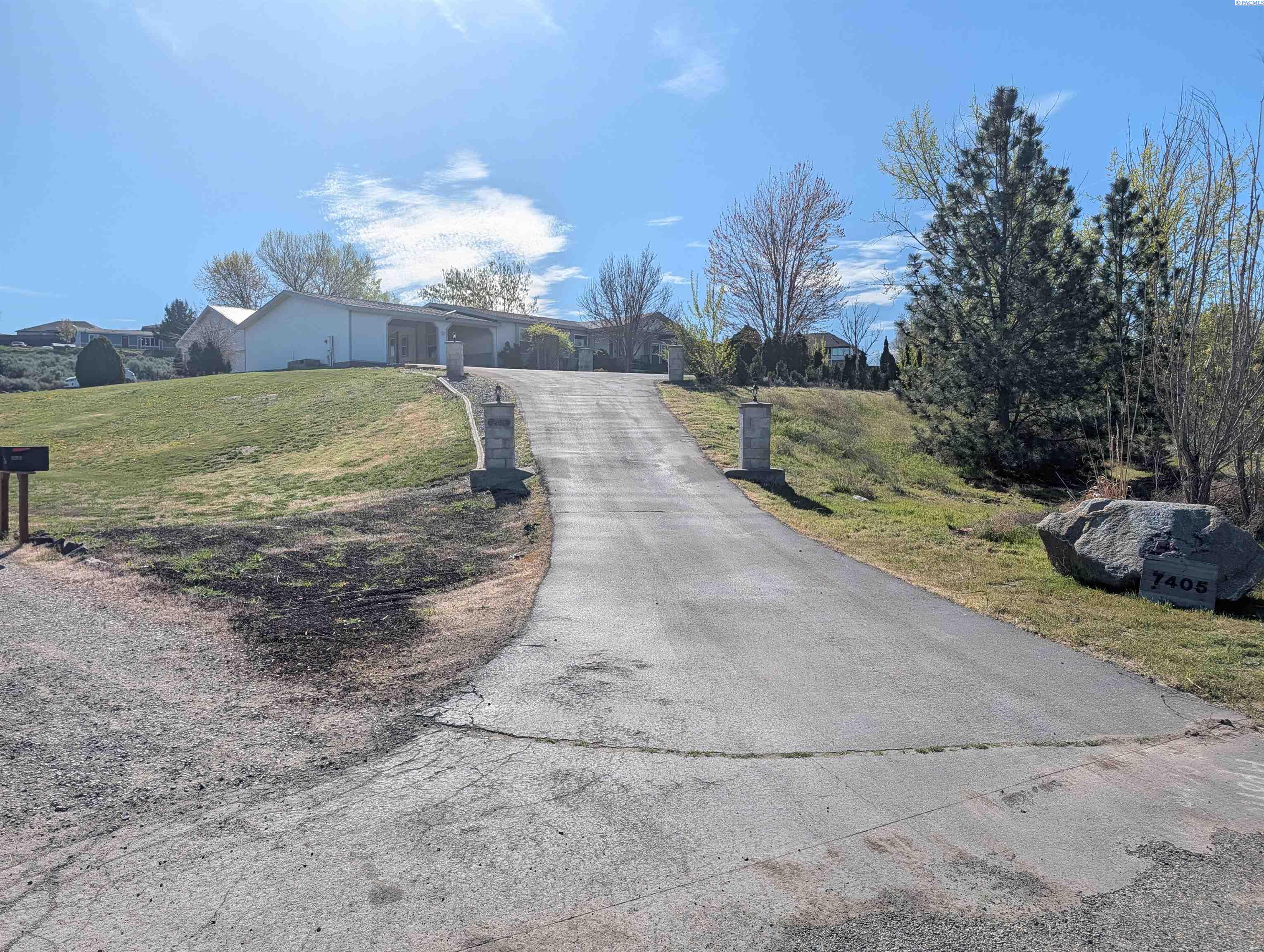 7405 Van Giesen, West Richland, WA 99353