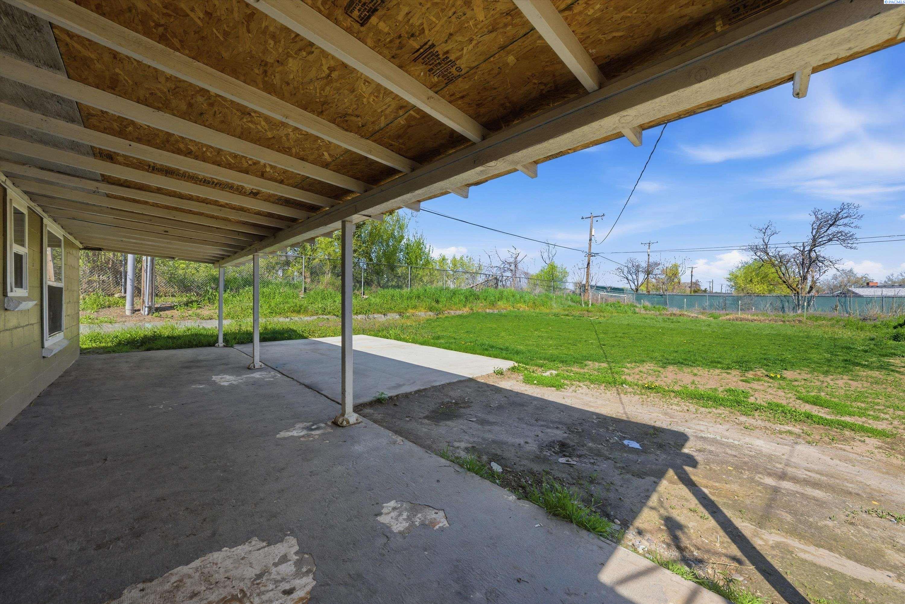 906 10th Ave, Kennewick, WA 99336