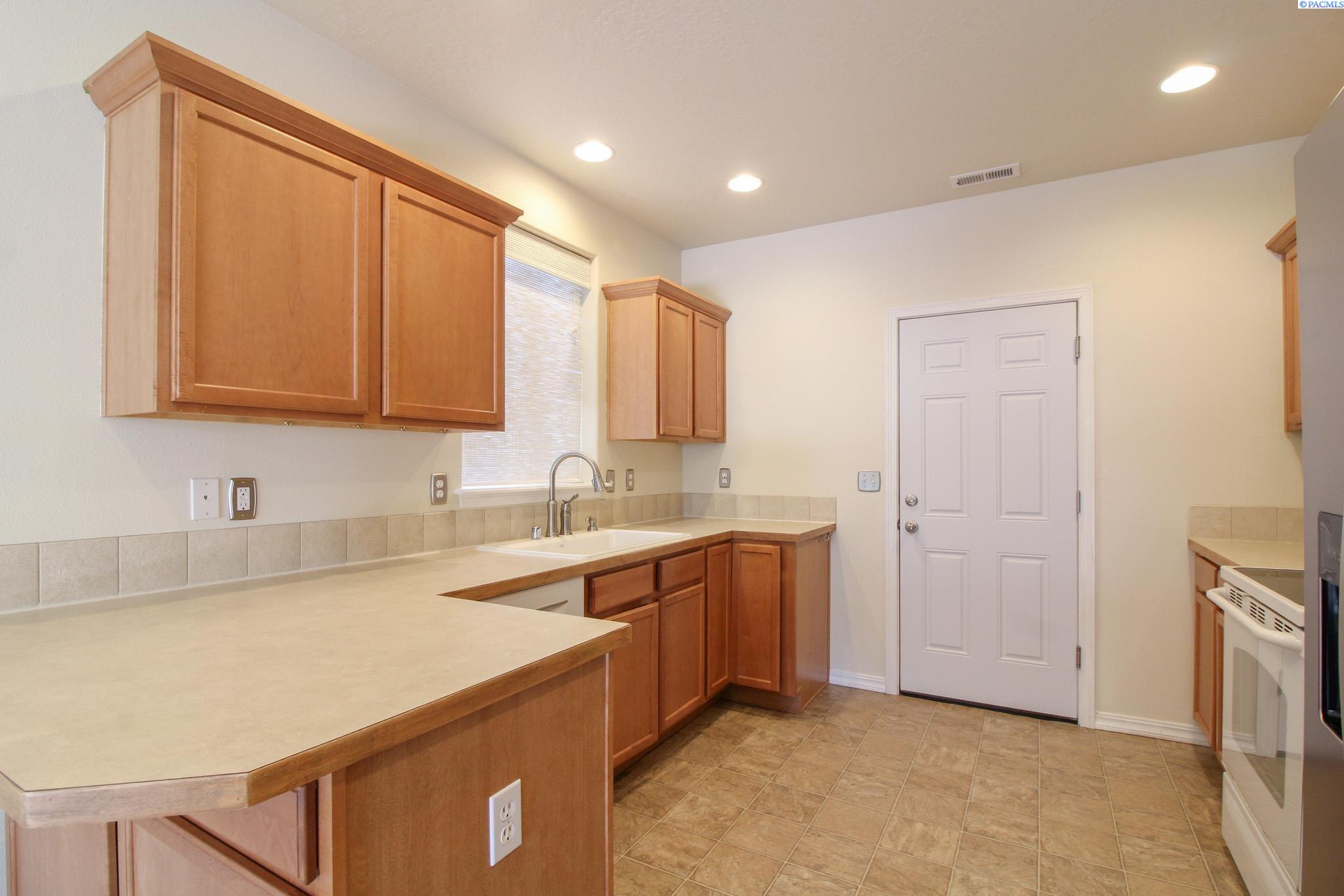 5241 Chris St, West Richland, WA 99353