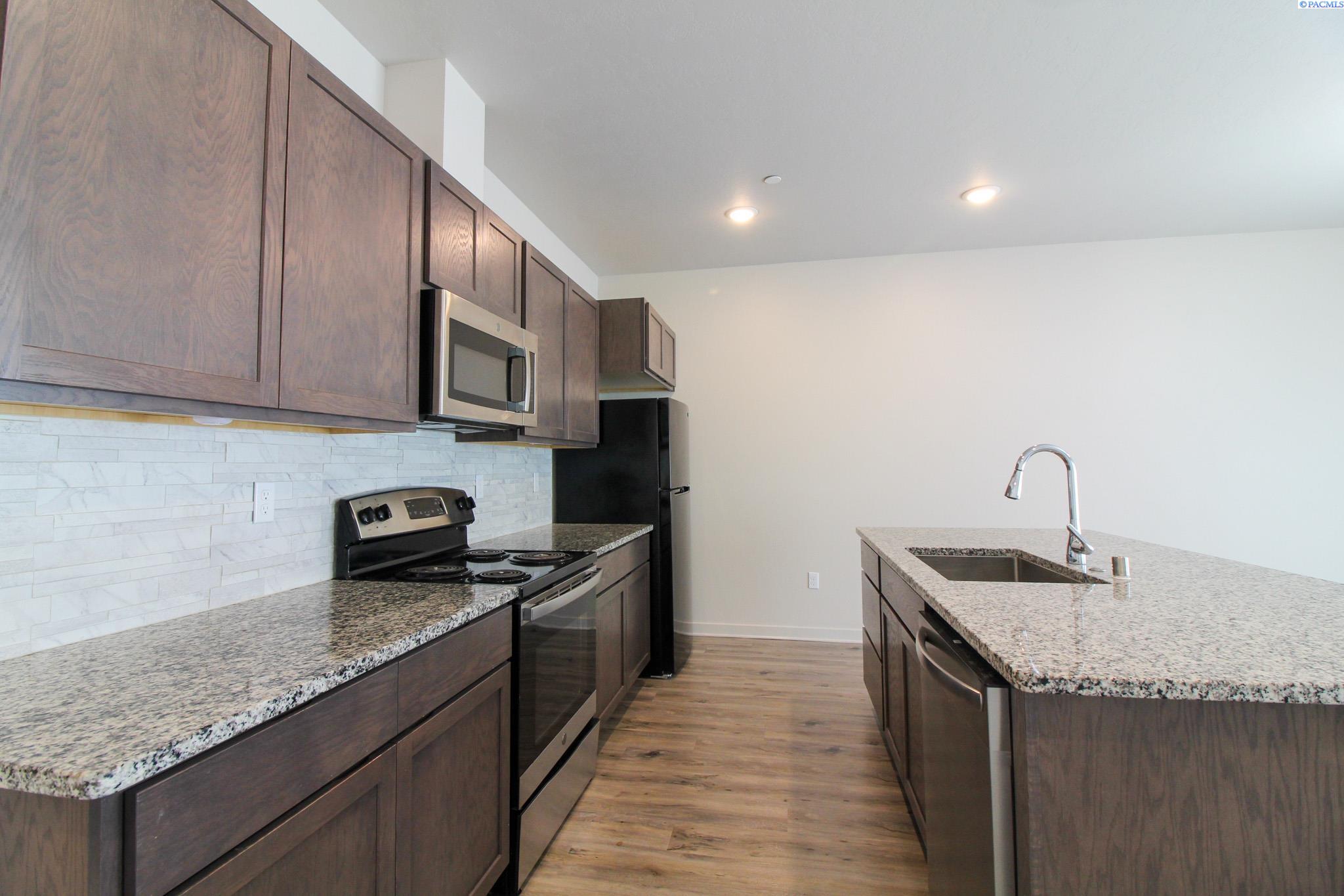 525 Quillan Ct, Kennewick, WA 99337