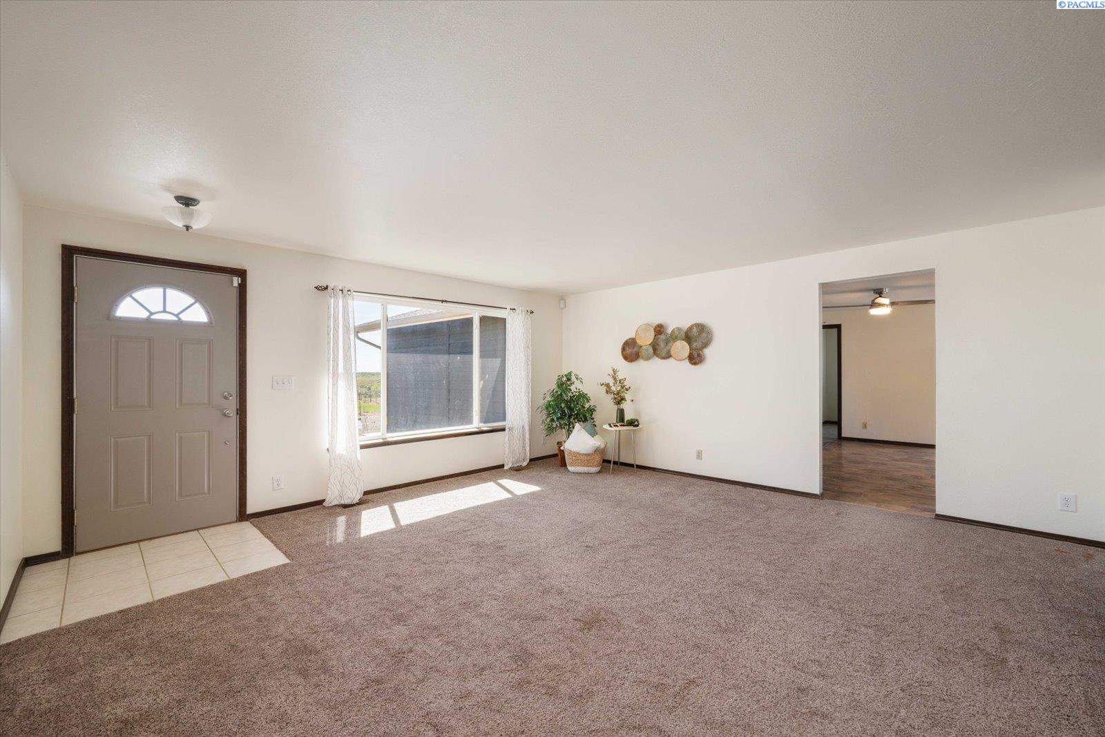 700 Blanton Rd, Eltopia, WA 99352-8840