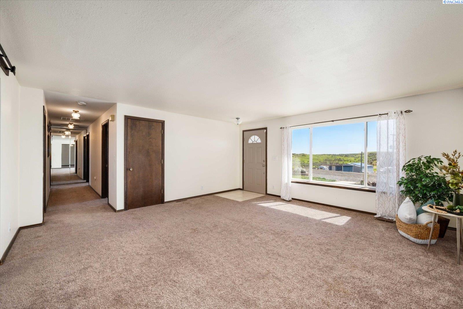 700 Blanton Rd, Eltopia, WA 99352-8840