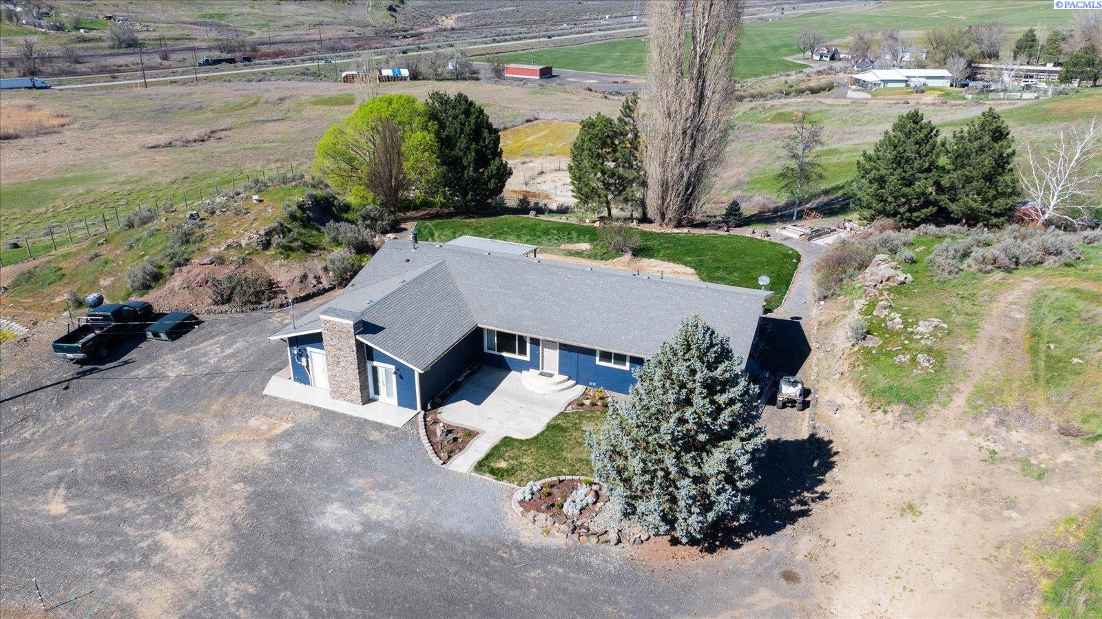 700 Blanton Rd, Eltopia, WA 99352-8840