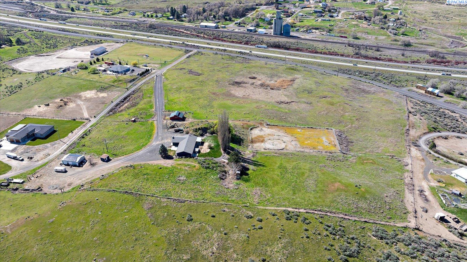 700 Blanton Rd, Eltopia, WA 99352-8840