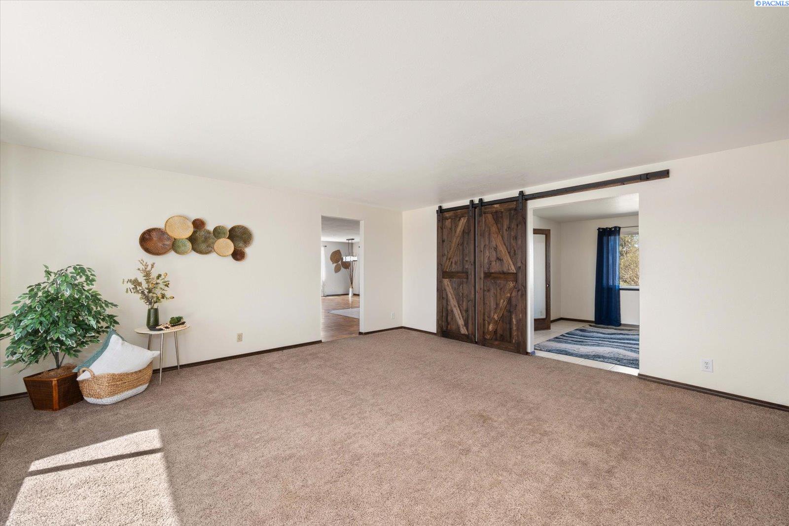 700 Blanton Rd, Eltopia, WA 99352-8840