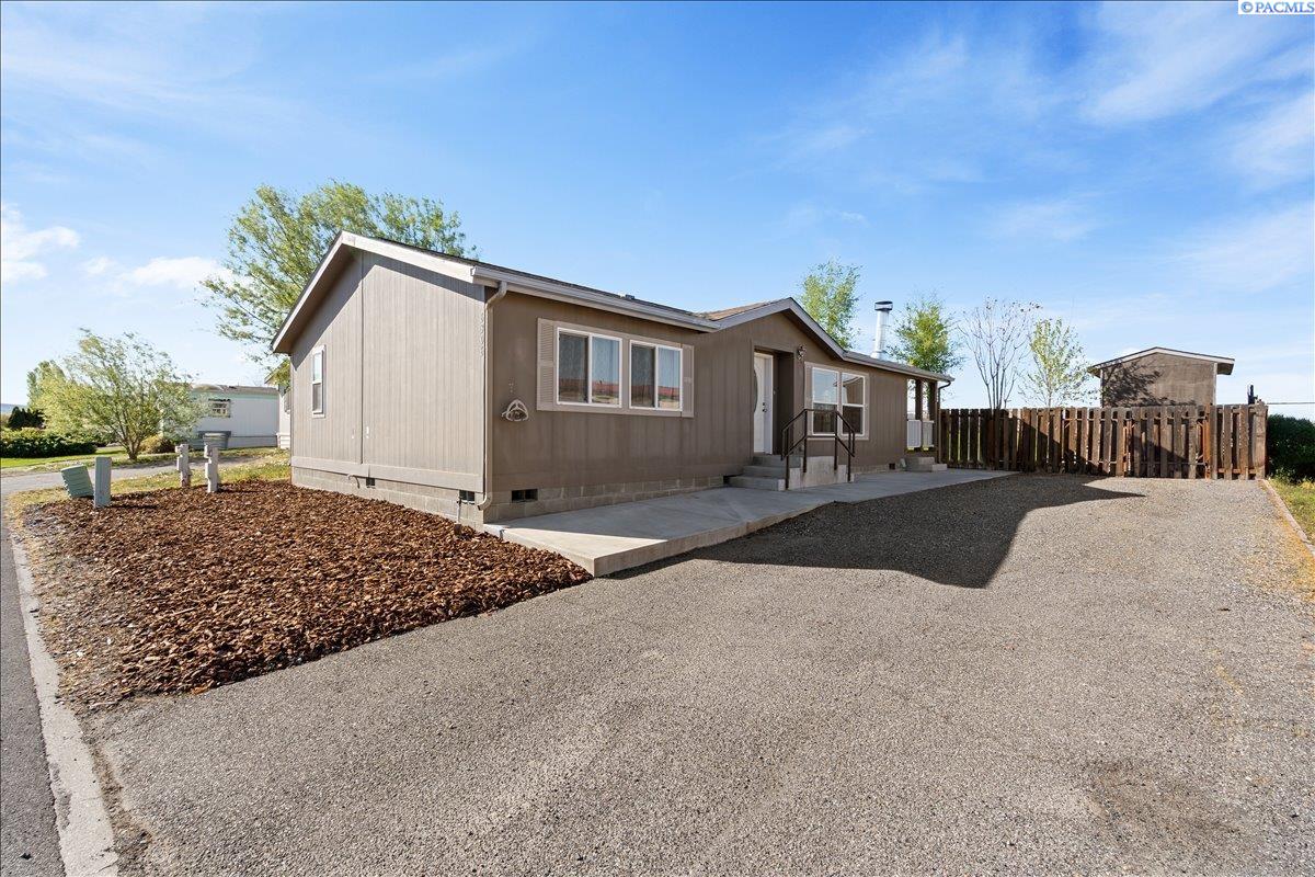 6306 James St, West Richland WA 99353
