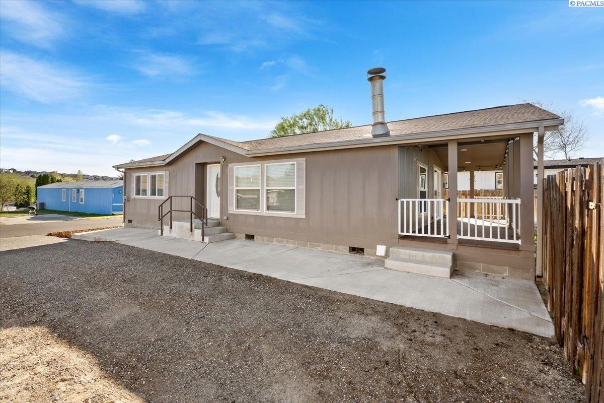 6306 James St, West Richland, WA 99353