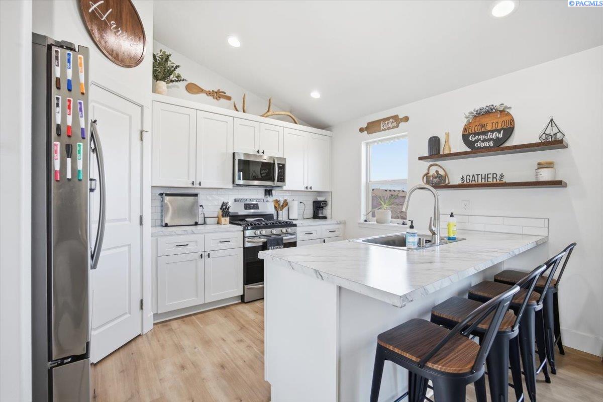 10609 Silverbright Dr, Pasco, WA 99301