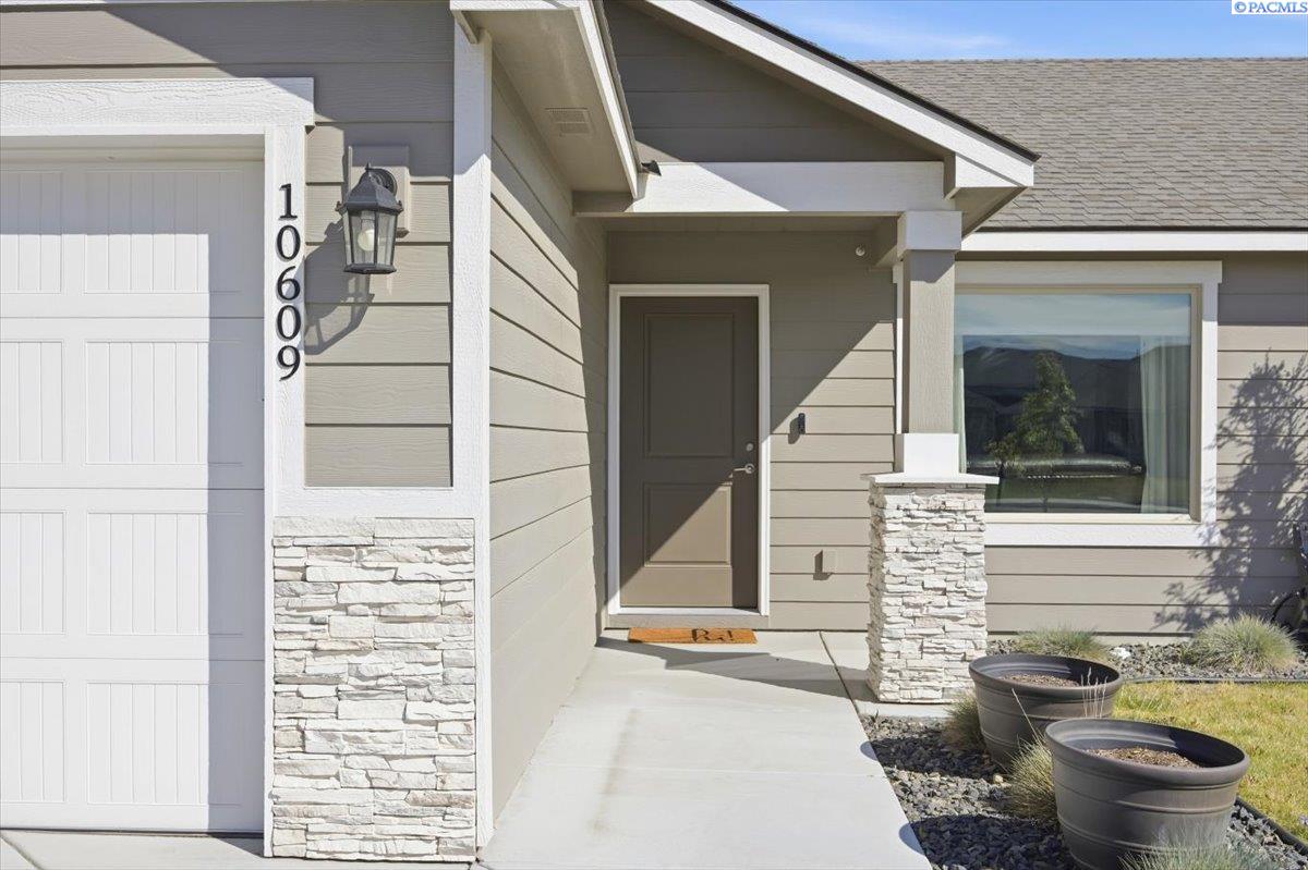 10609 Silverbright Dr, Pasco, WA 99301