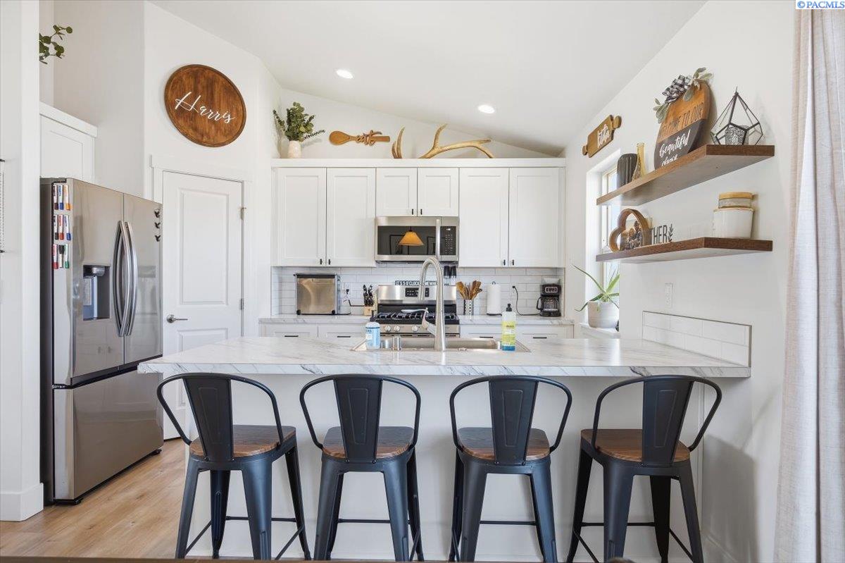 10609 Silverbright Dr, Pasco, WA 99301