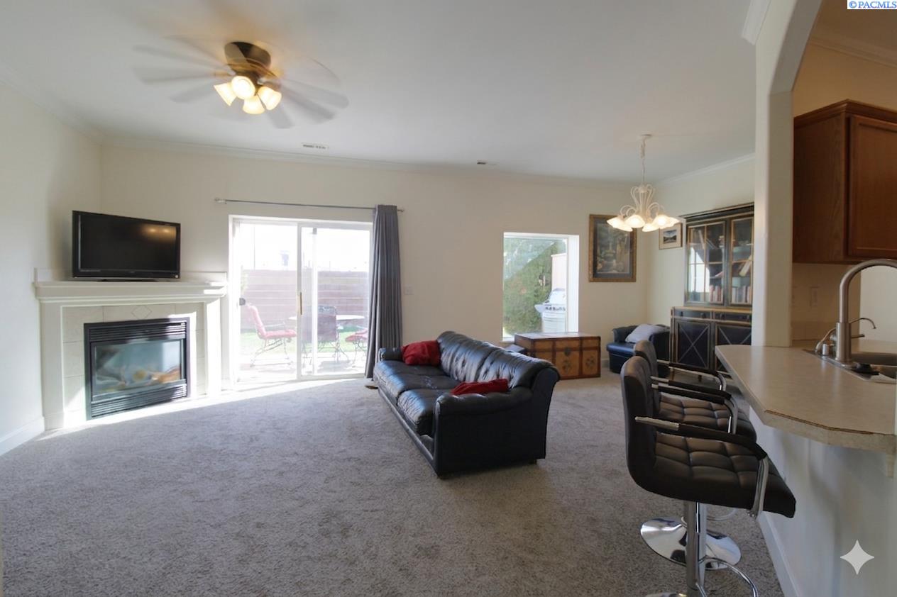 9918 Vincenzo Dr, Pasco, WA 99301