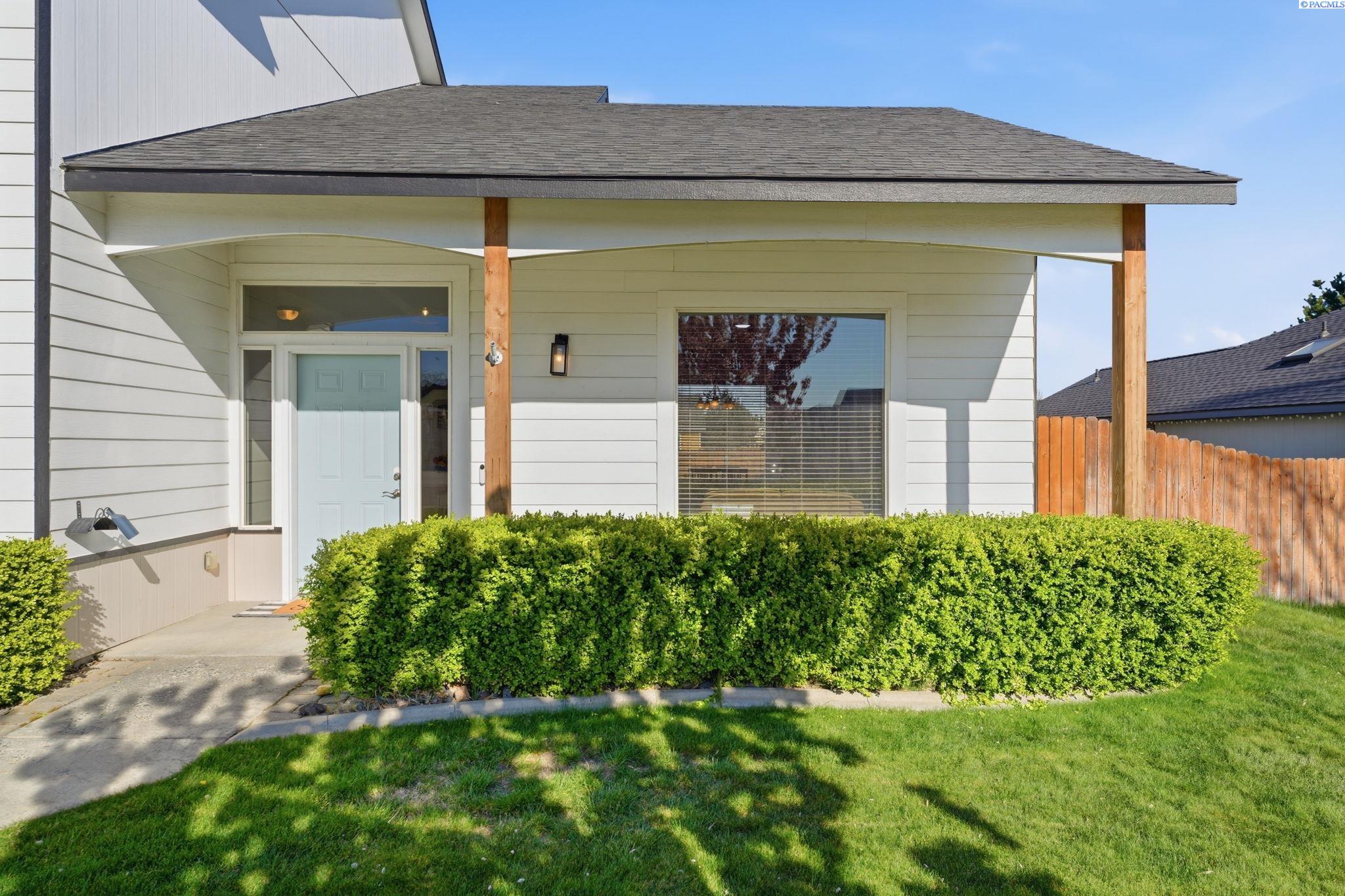 1704 Elmwood Ave, West Richland, WA 99353