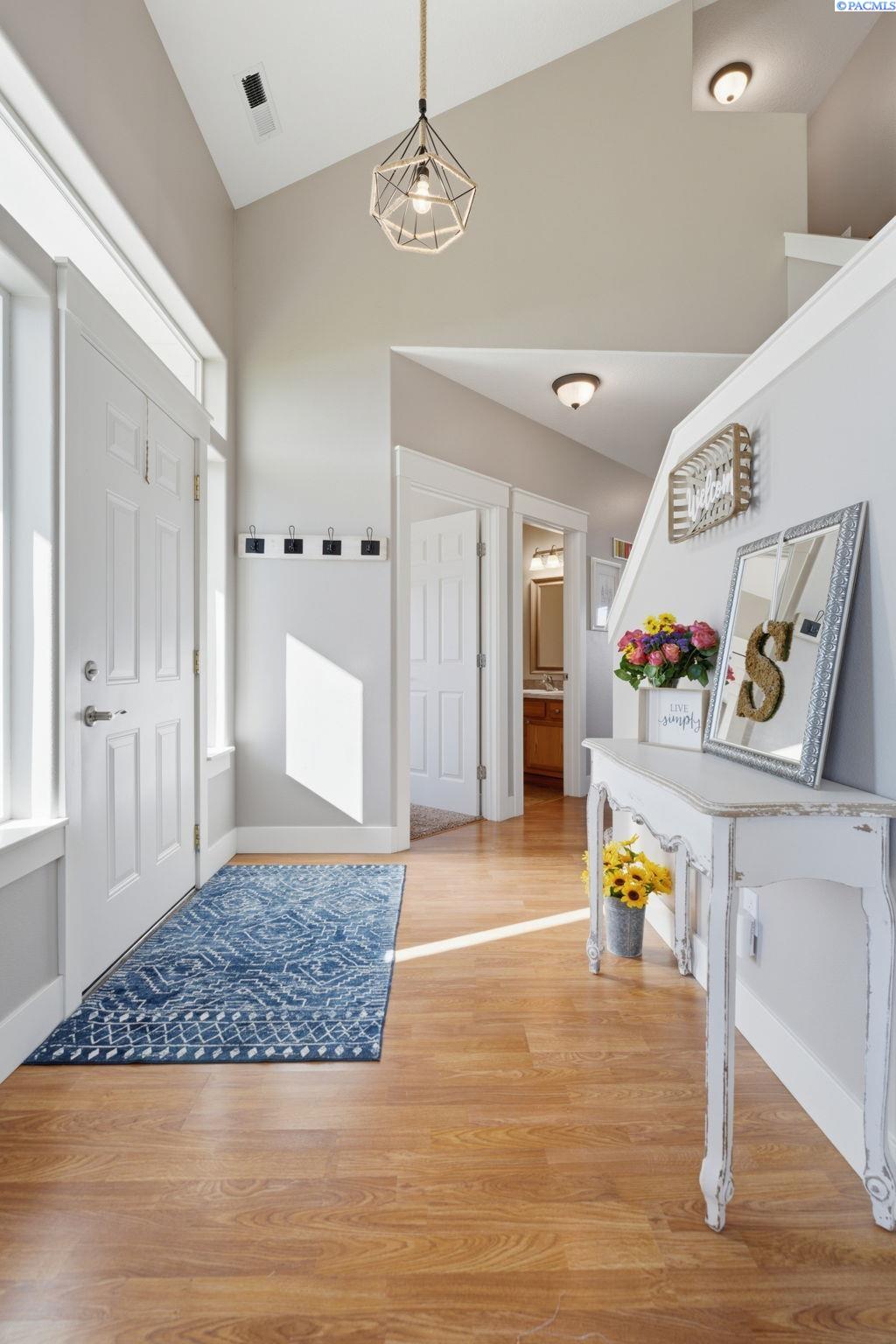 1704 Elmwood Ave, West Richland, WA 99353