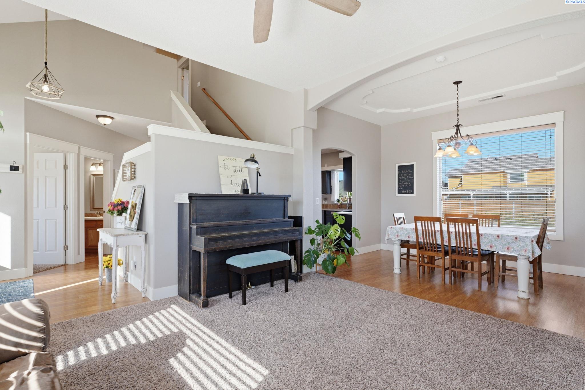 1704 Elmwood Ave, West Richland, WA 99353