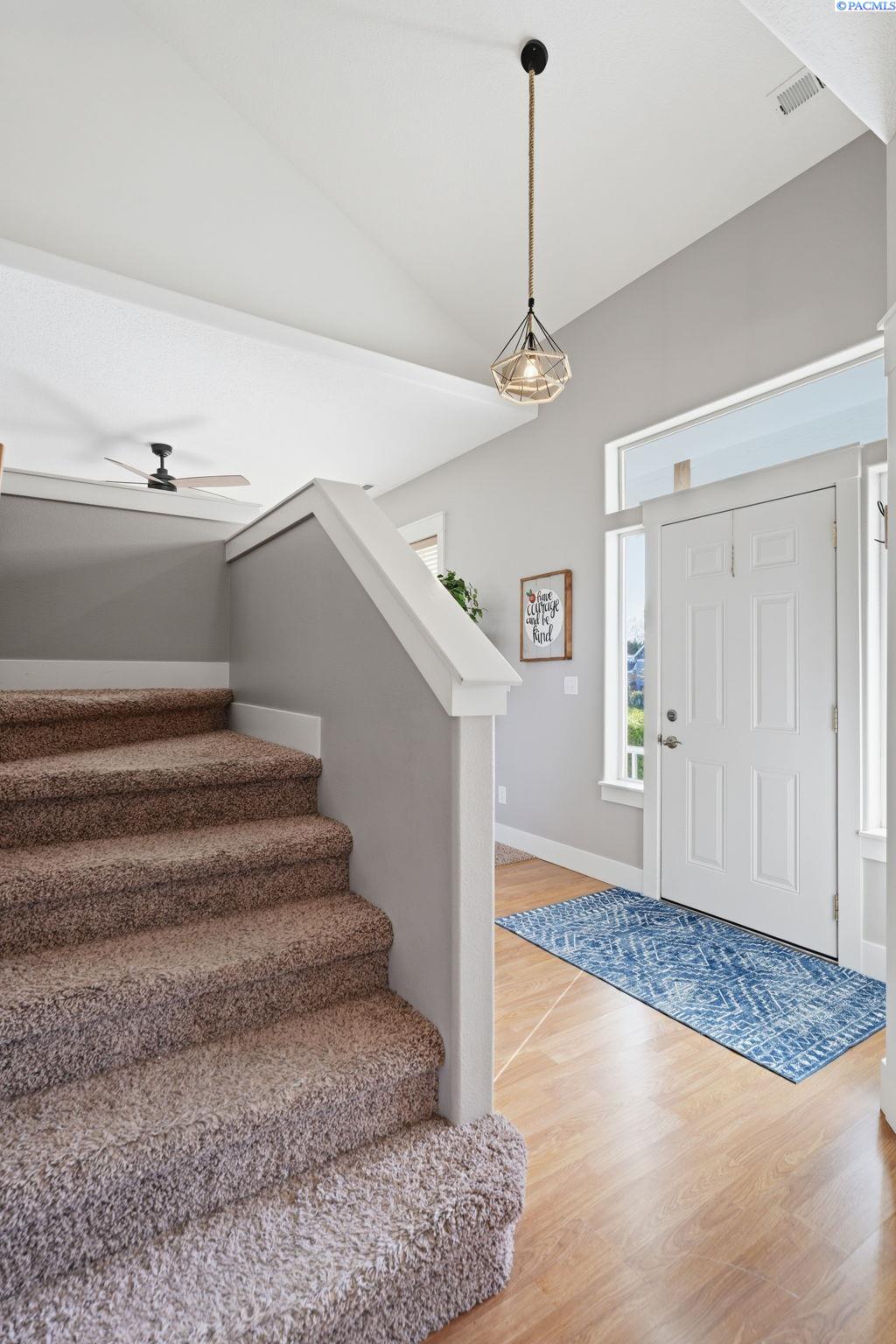 1704 Elmwood Ave, West Richland, WA 99353