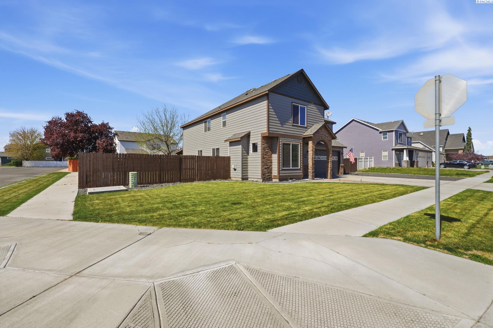 4904 Monrovia Ln, Pasco, WA 99301