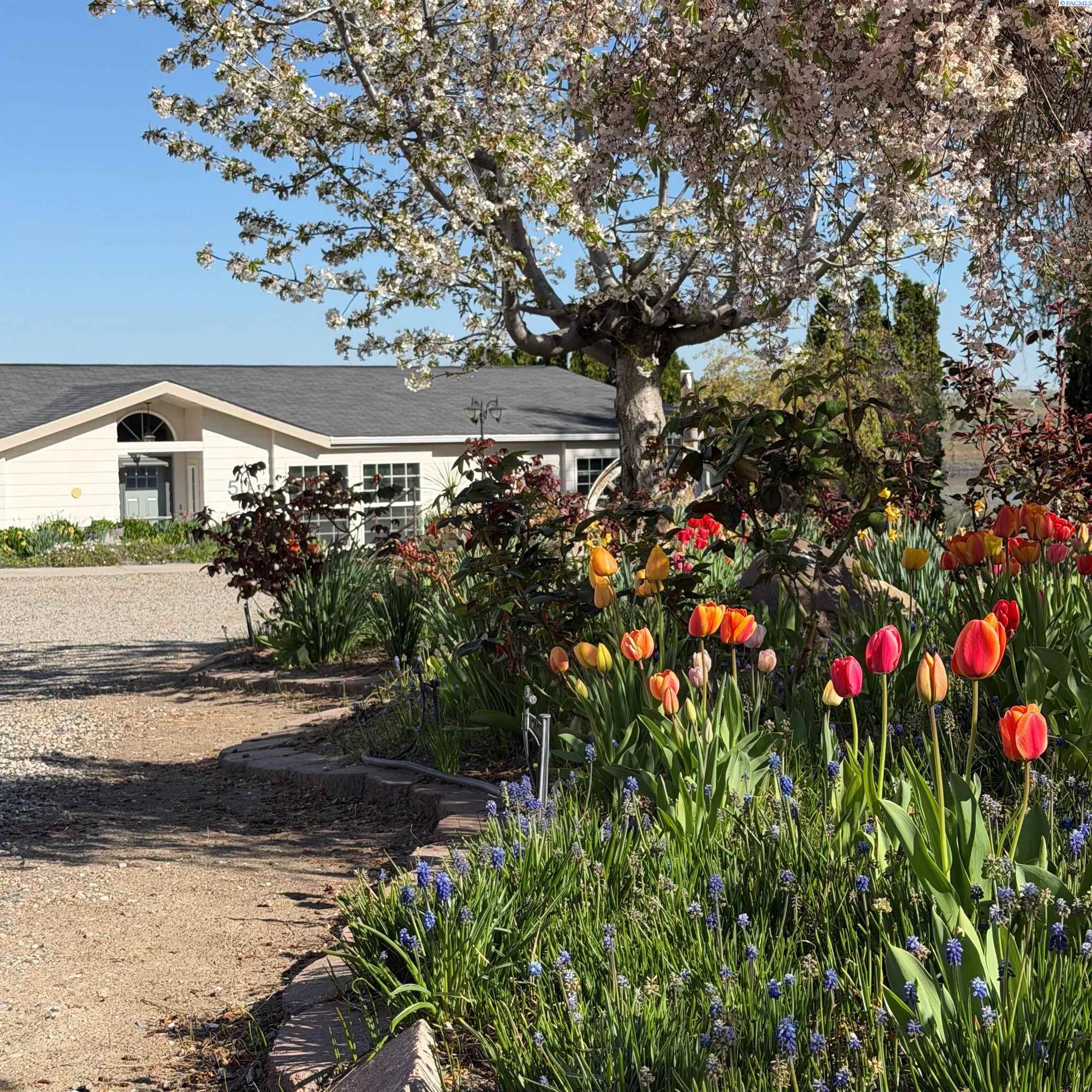 50 Pumping Plant Rd, Benton City, WA 99323