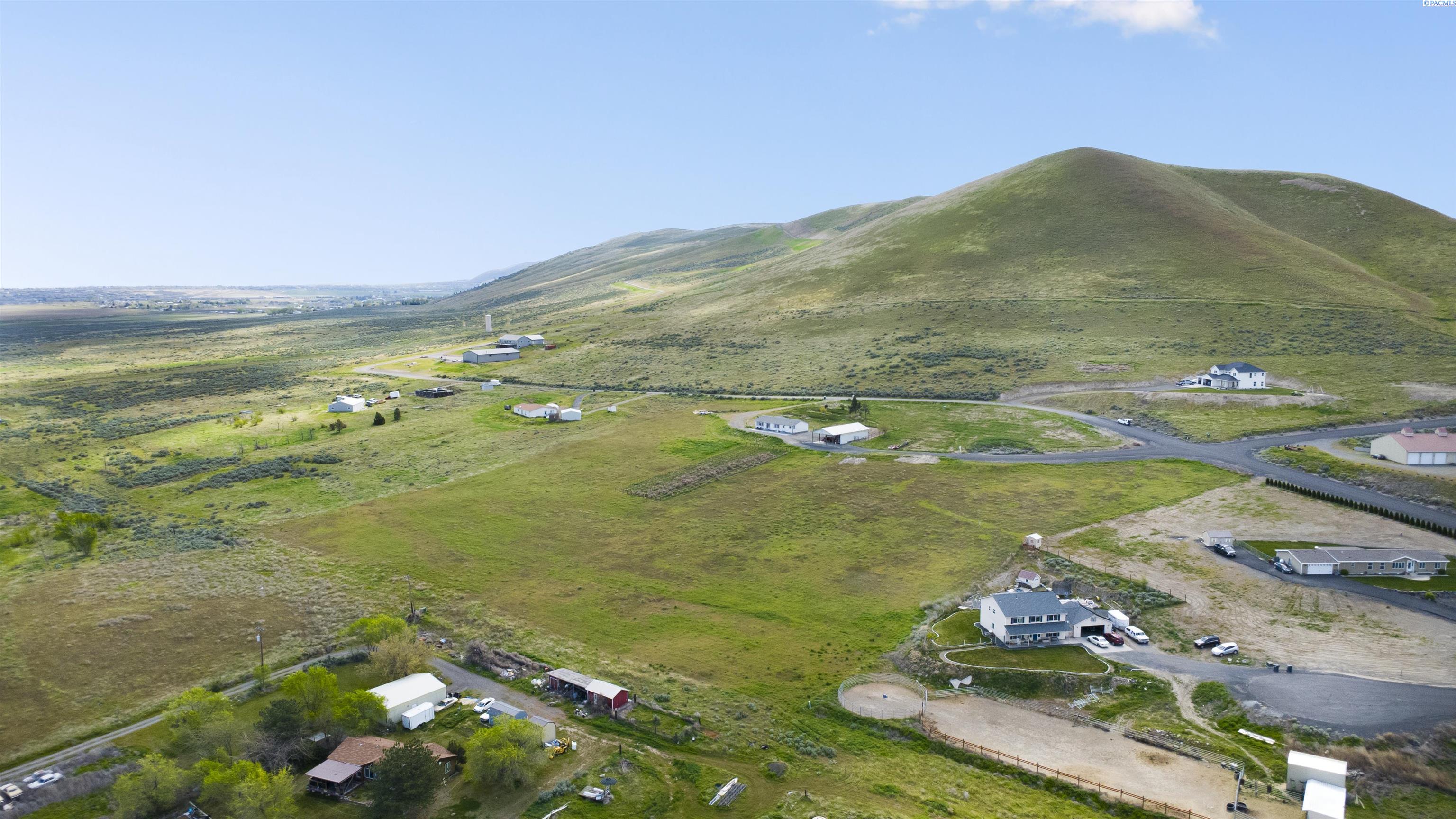 67425 Lob Ln, Benton City, WA 99320