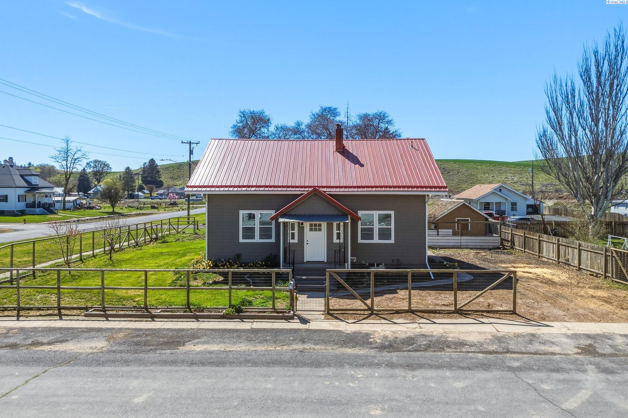 211 G Street, Endicott WA 99125-5129