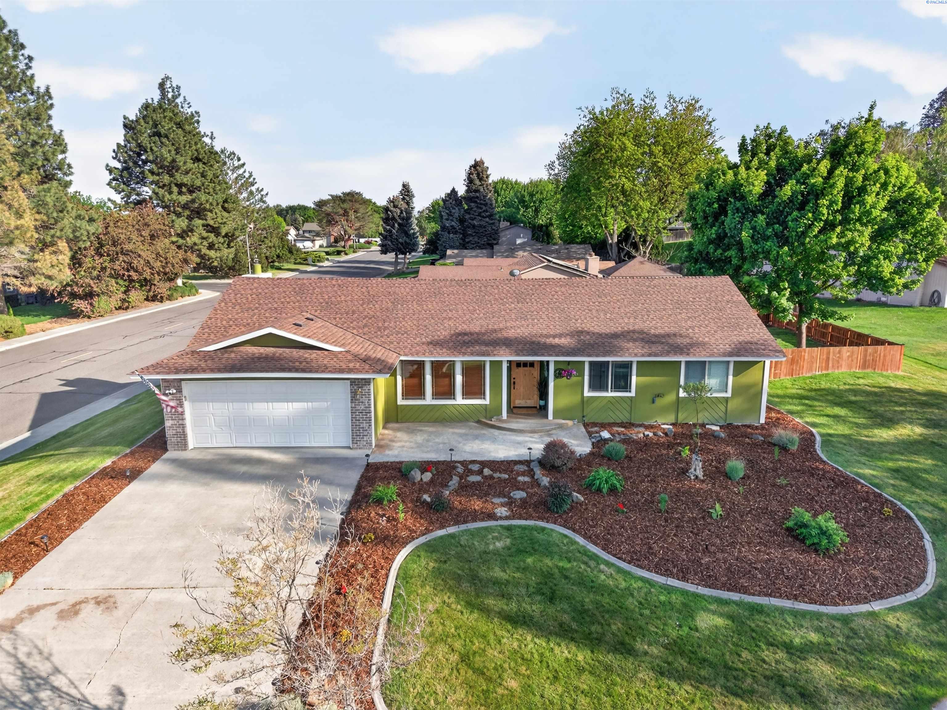 233 Greenbriar W, Richland, WA 99352