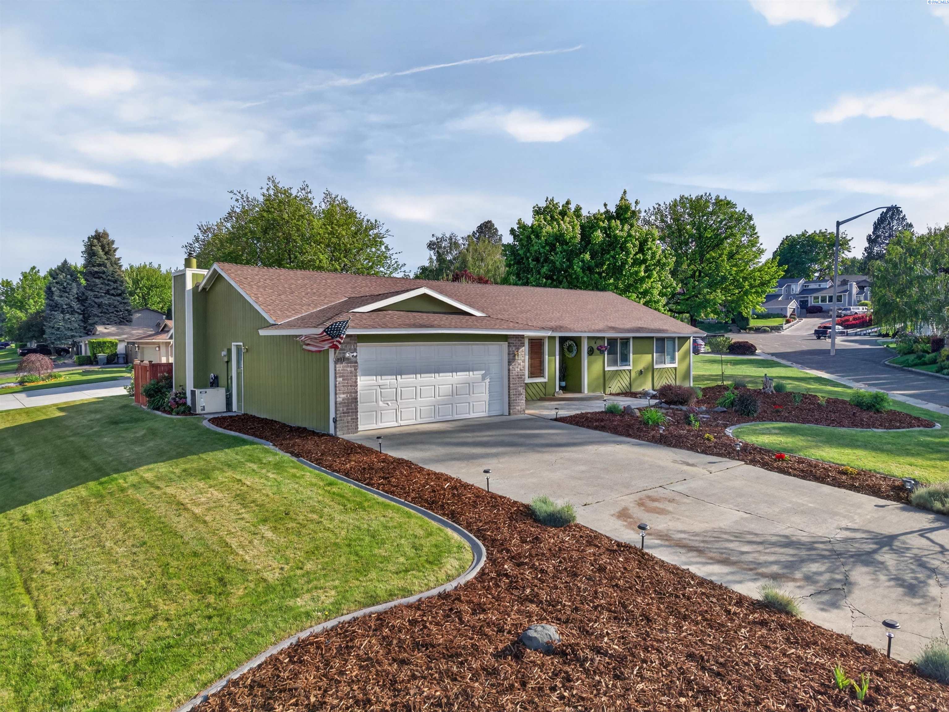 233 Greenbriar W, Richland, WA 99352
