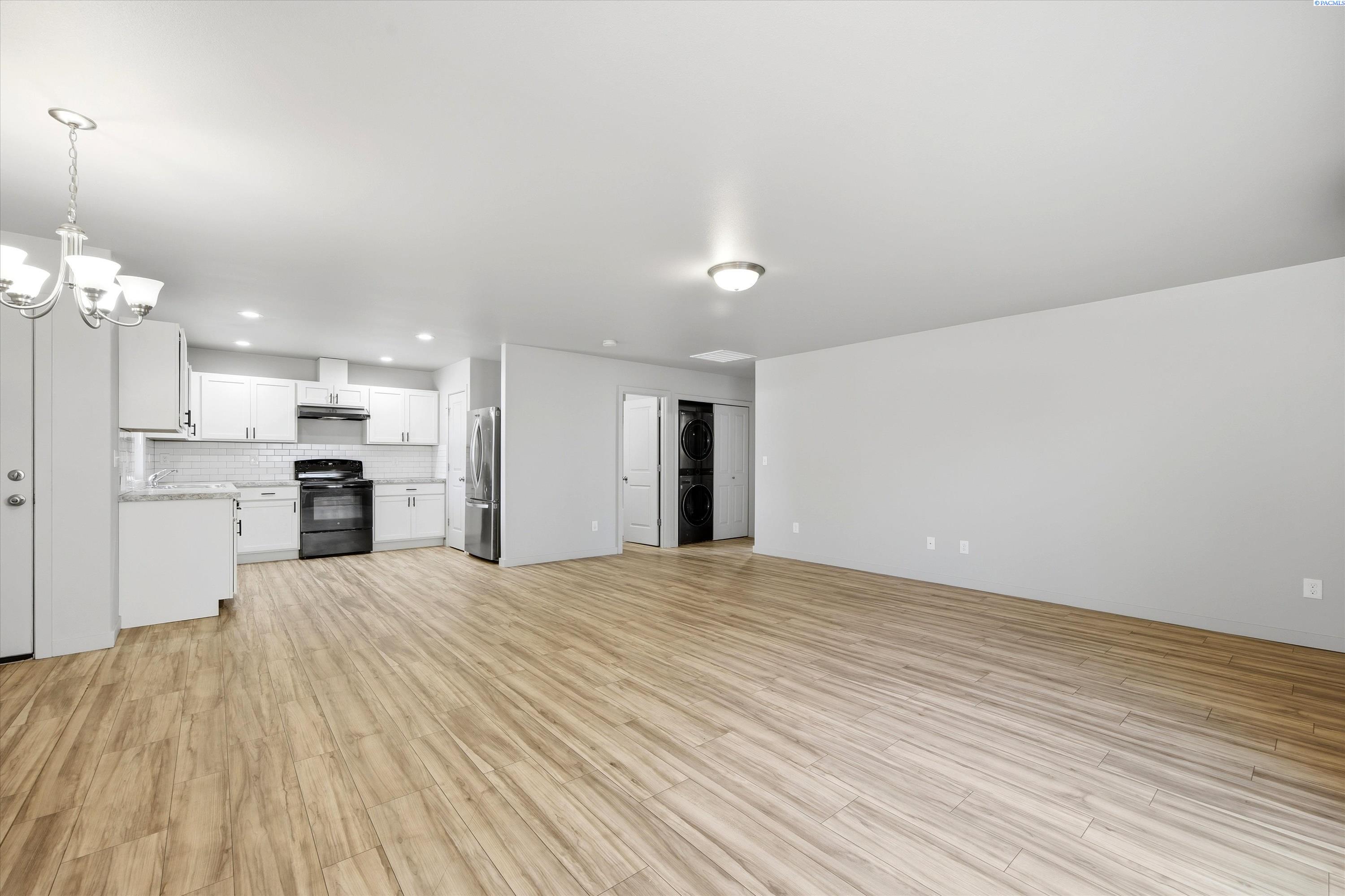 412 Whitefish Ln, Pasco, WA 99301