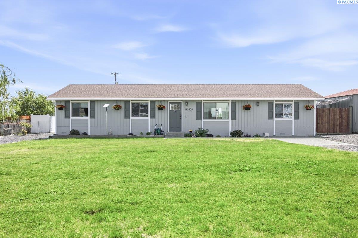 46505 Paterson Ave, Paterson, WA 99345