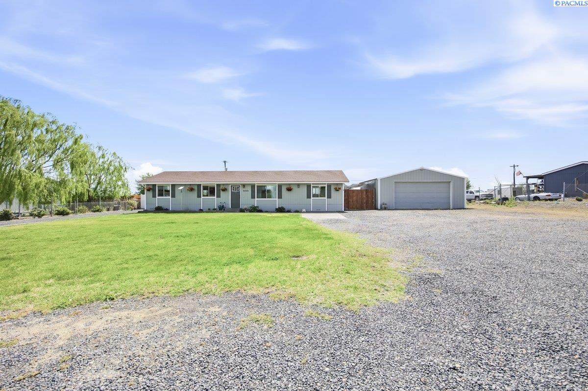 46505 Paterson Ave, Paterson, WA 99345