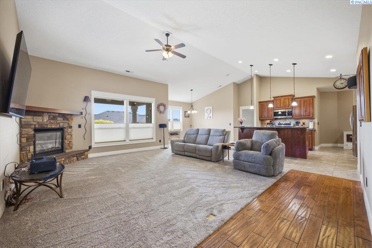 4702 Cathedral Dr, Pasco, WA 99301