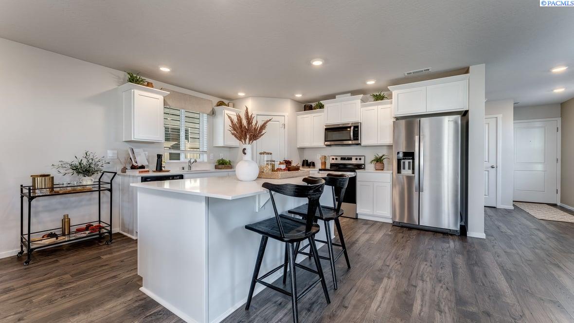 6431 Sandstone Dr, Pasco, WA 99301