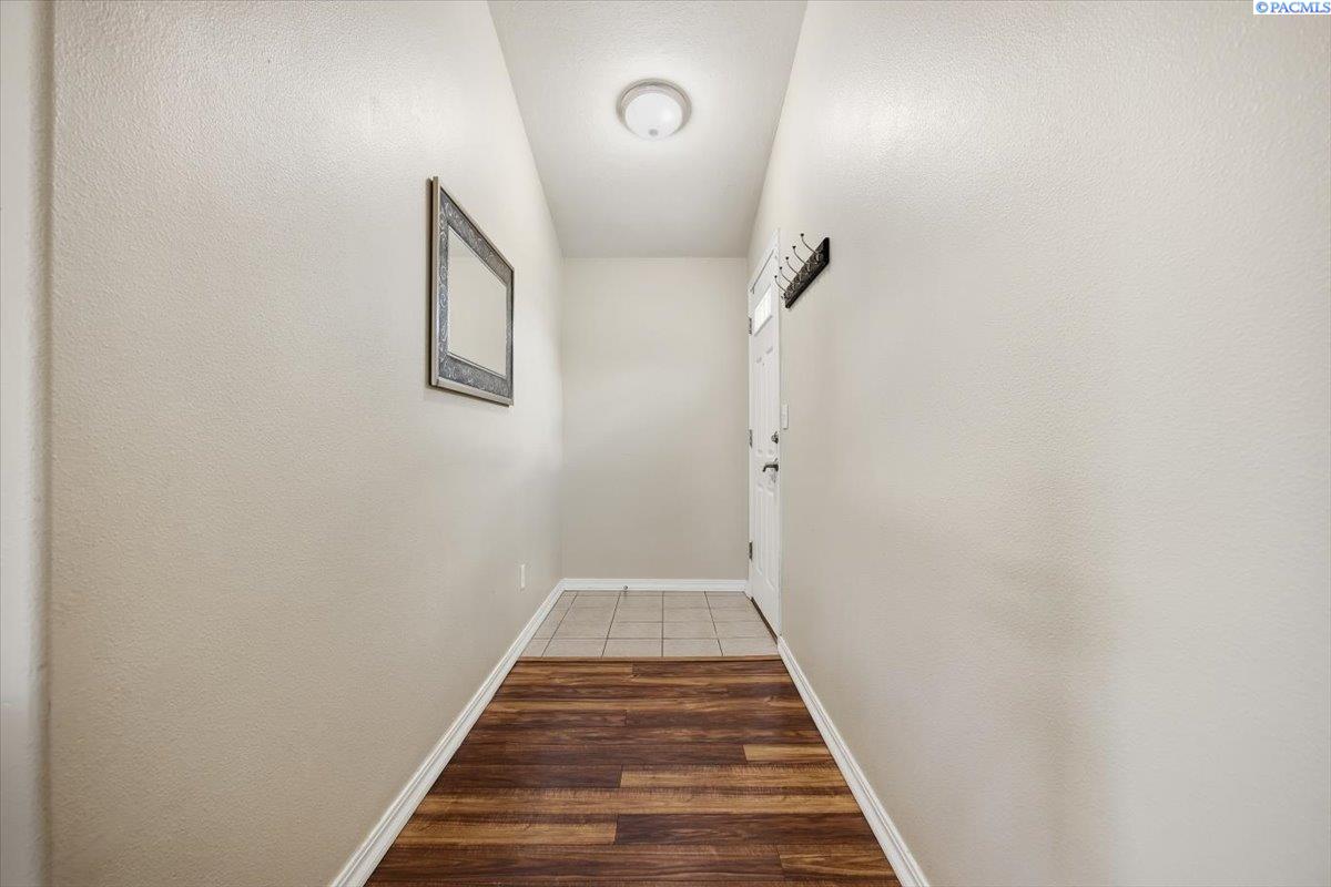 6508 Enzian Falls Dr, Pasco, WA 99301