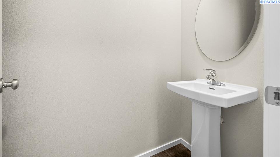 6439 Sandstone Dr, Pasco, WA 99301