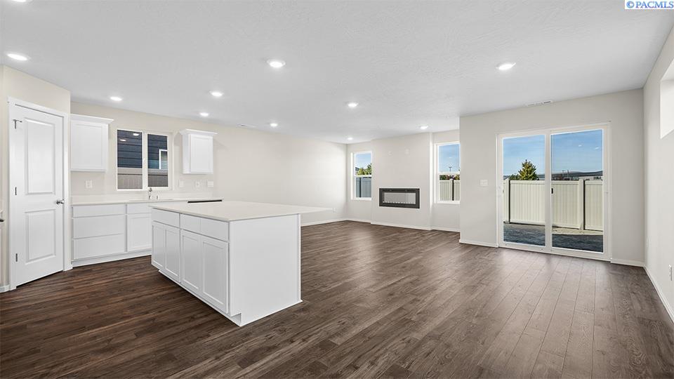 6439 Sandstone Dr, Pasco, WA 99301