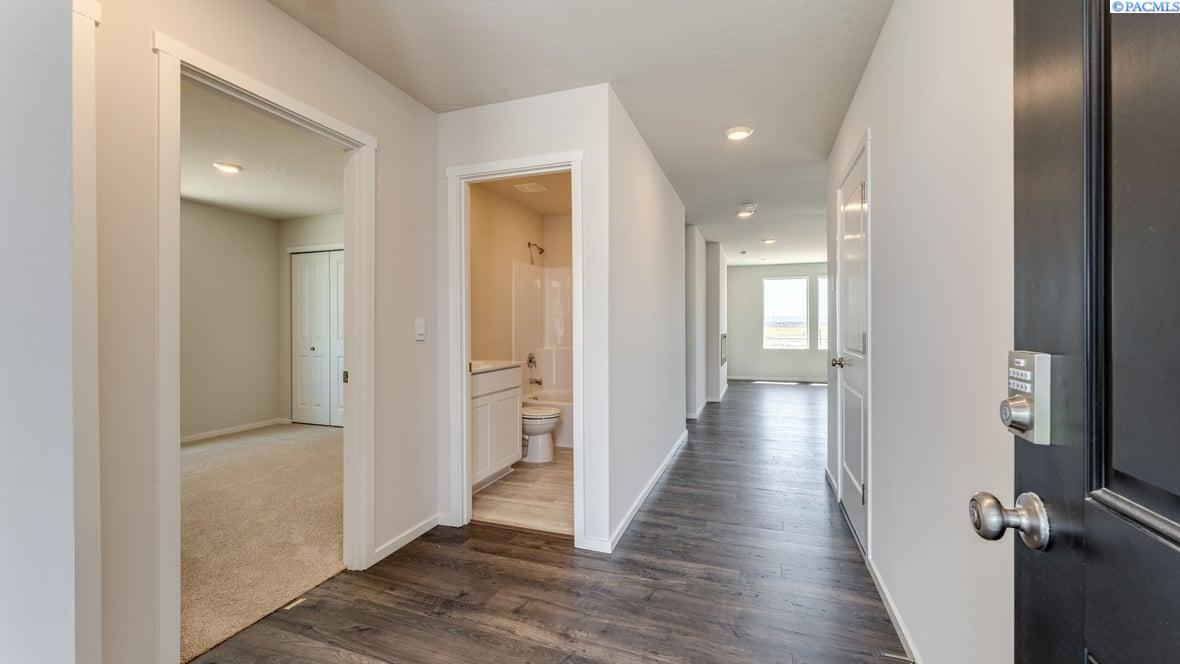 11225 Buckingham Dr, Pasco, WA 99301