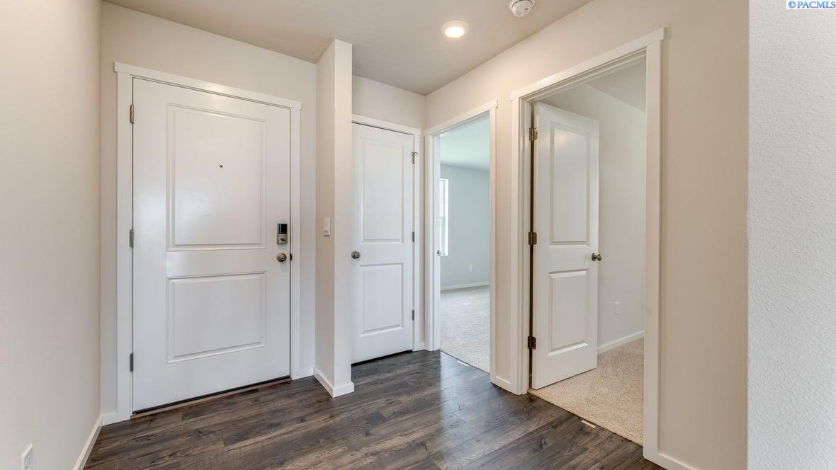 11225 Buckingham Dr, Pasco, WA 99301