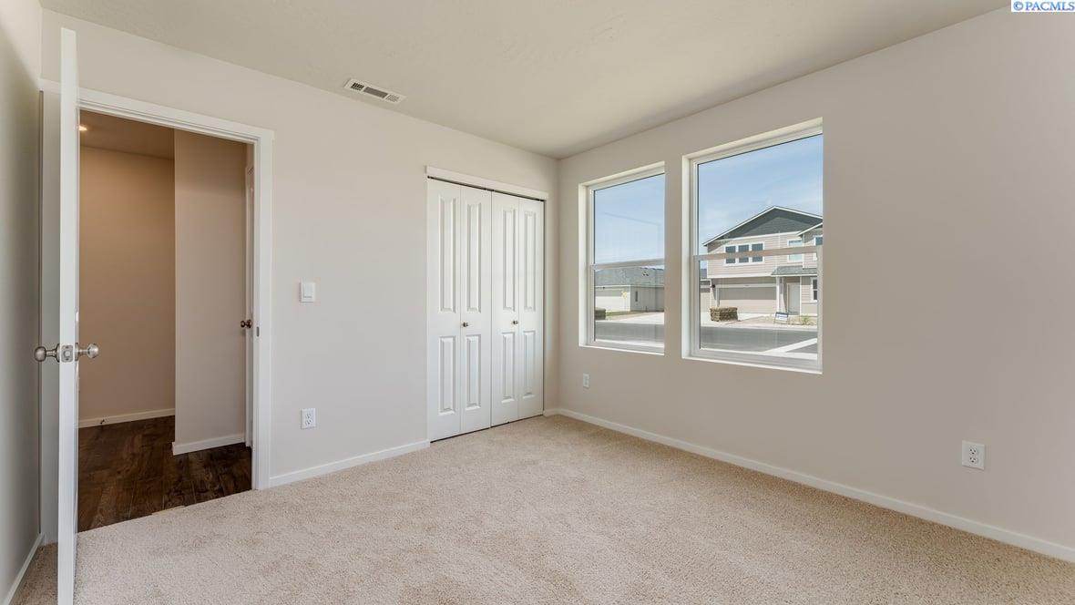 11225 Buckingham Dr, Pasco, WA 99301