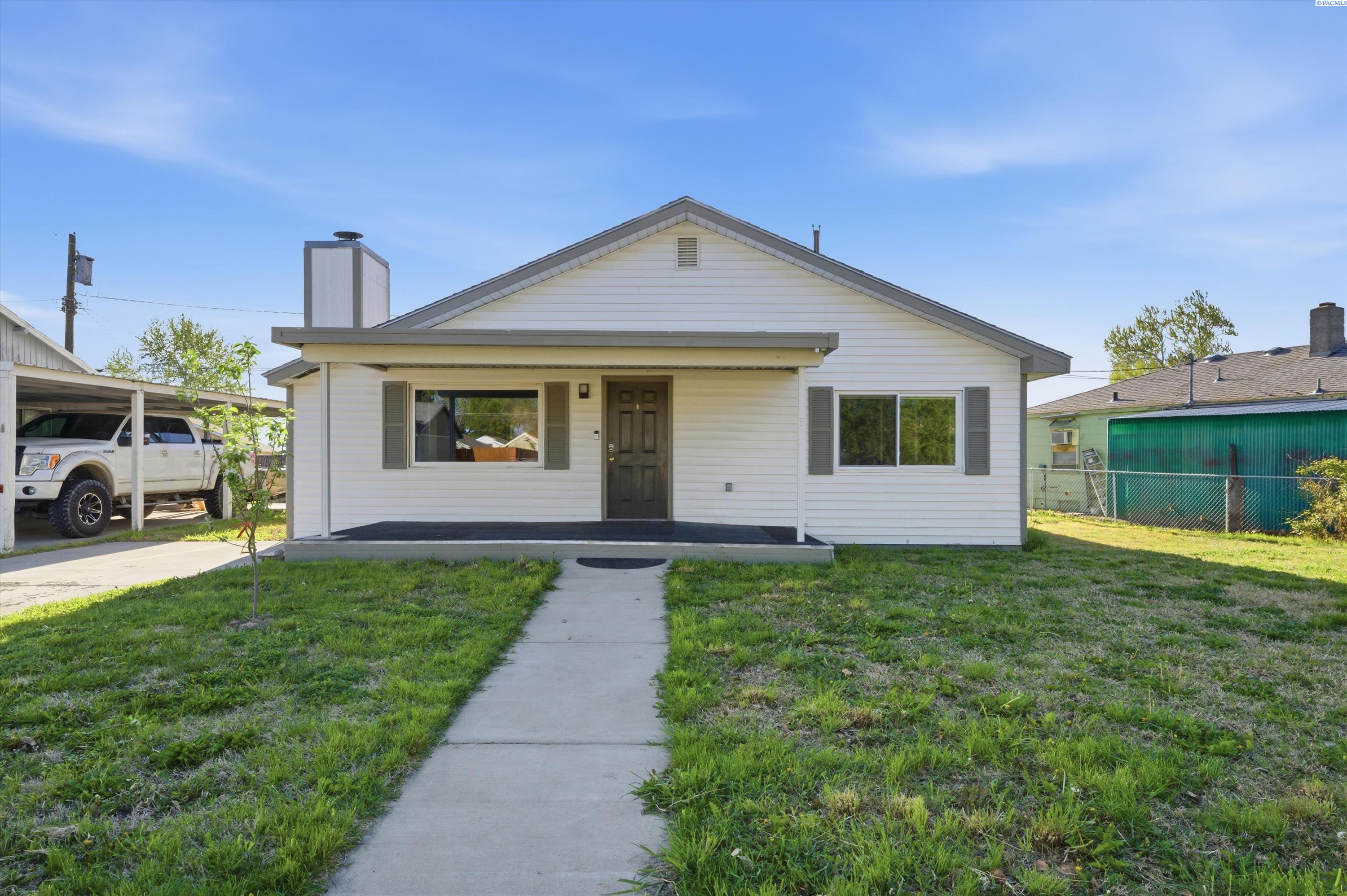 402 Rossell Ave, Richland, WA 99352