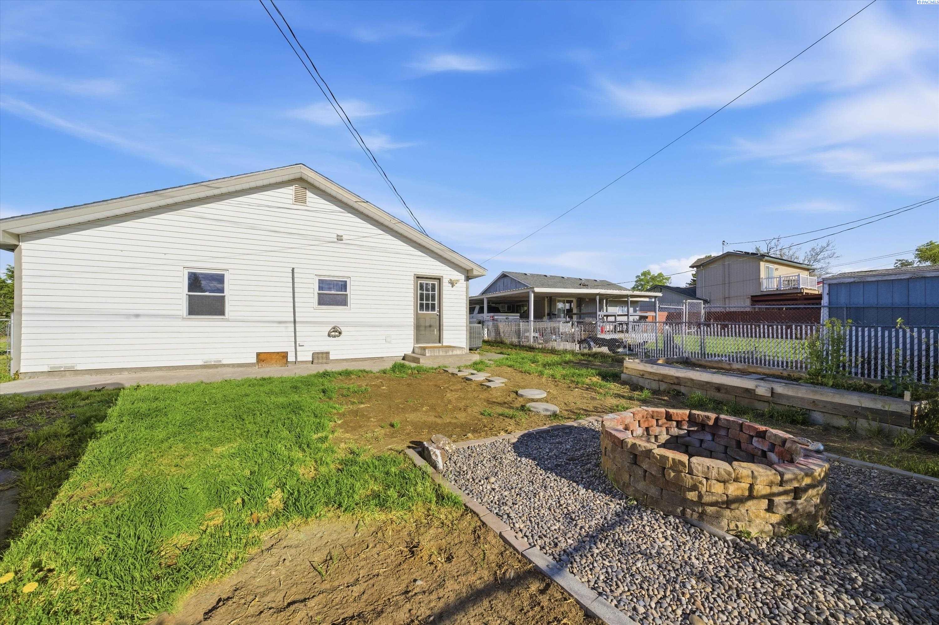 402 Rossell Ave, Richland, WA 99352