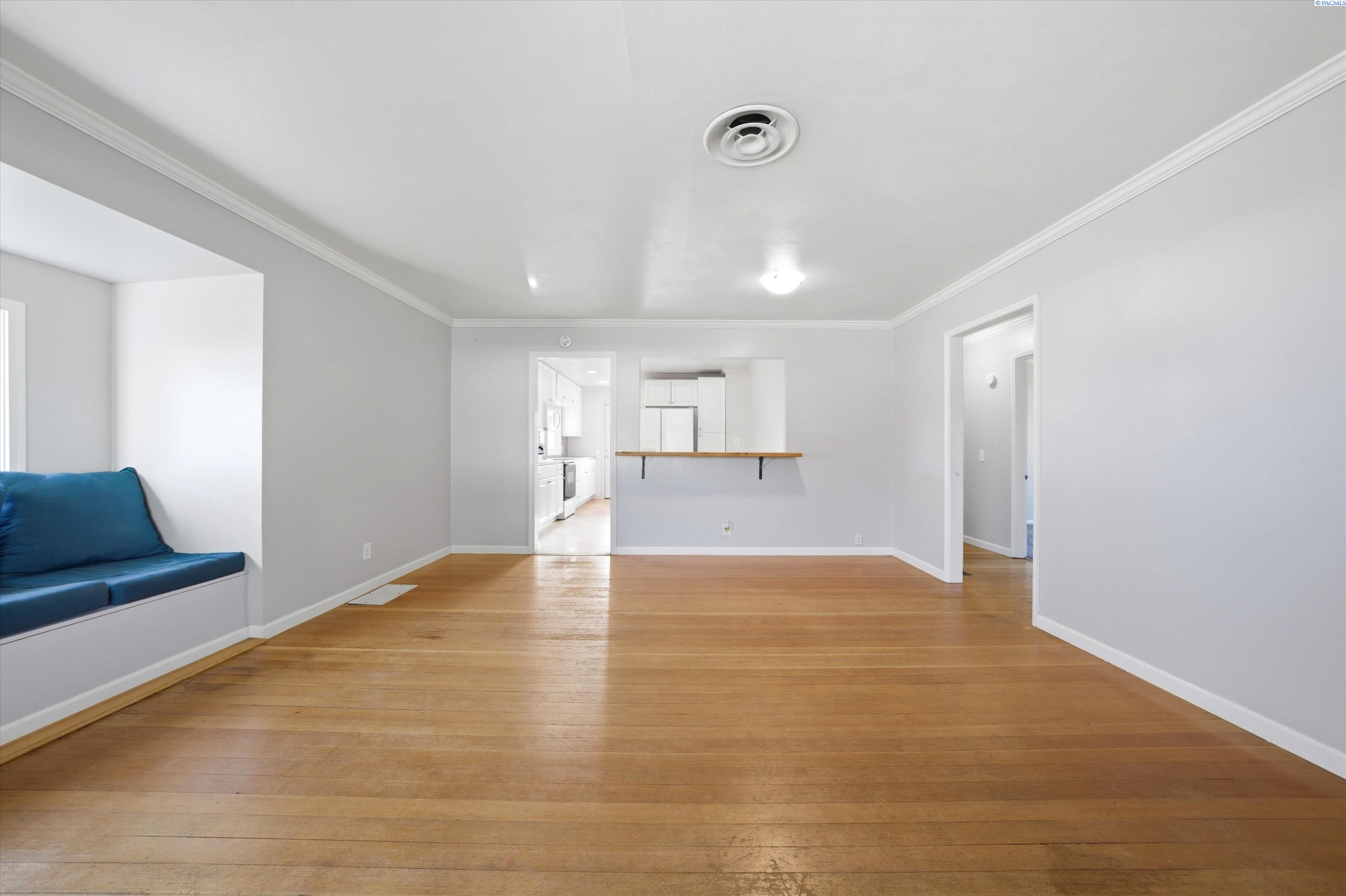 402 Rossell Ave, Richland, WA 99352